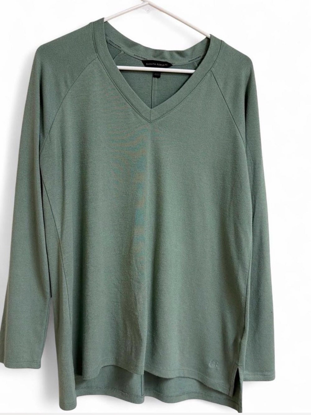 Banana Republic Women's V-Neck Sweater in Sage Green